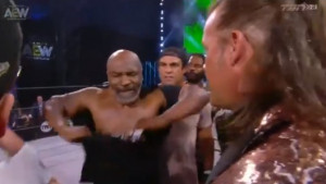 Tyson predmet ismijavanja nakon što nije uspio pocijepati majicu: A da je samo skineš?