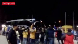 Okupljeni navijači pozdravljali Džeku i društvo