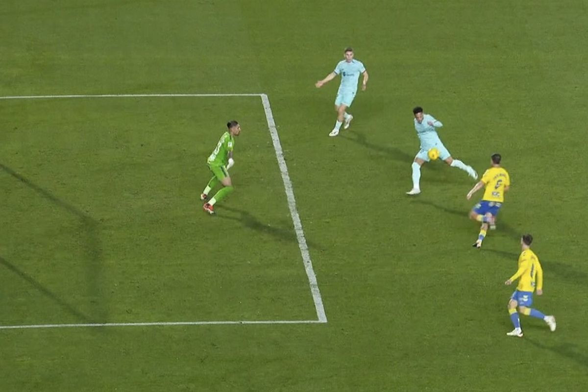 Vitor Roque imao debi iz noćne more u dresu Barcelone - Veliki dan upropastio je brukom za pamćenje Vitor Roque imao debi iz noćne more u dresu Barcelone - Veliki dan upropastio je brukom za pamćenje