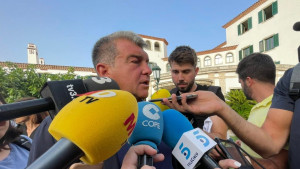 Laporta bacio u trans navijače Barcelone i otkrio koje igrače će klub predstaviti iduće sedmice