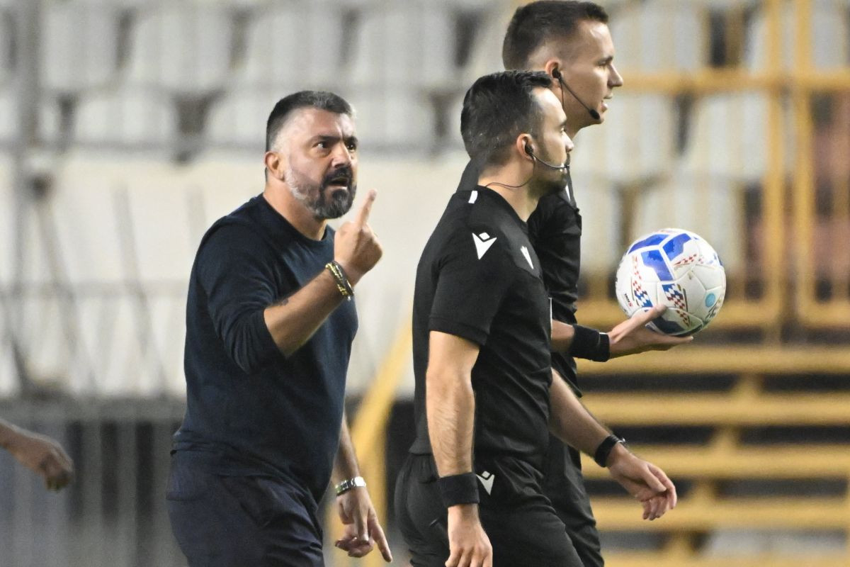 Vrištao je i galamio na sve oko sebe, a onda je Gattuso žestoko ohlađen: "U pravu si, ali..." Vrištao je i galamio na sve oko sebe, a onda je Gattuso žestoko ohlađen: "U pravu si, ali..."