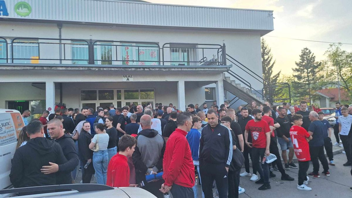 Sportska groznica trese Cazin: U dvorani mjesta ima samo za one nasjretnije Sportska groznica trese Cazin: U dvorani mjesta ima samo za one nasjretnije