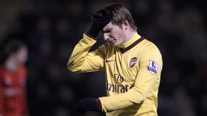 Arshavin: Ozila ne vidim još dugo u Arsenalu, usporava igru