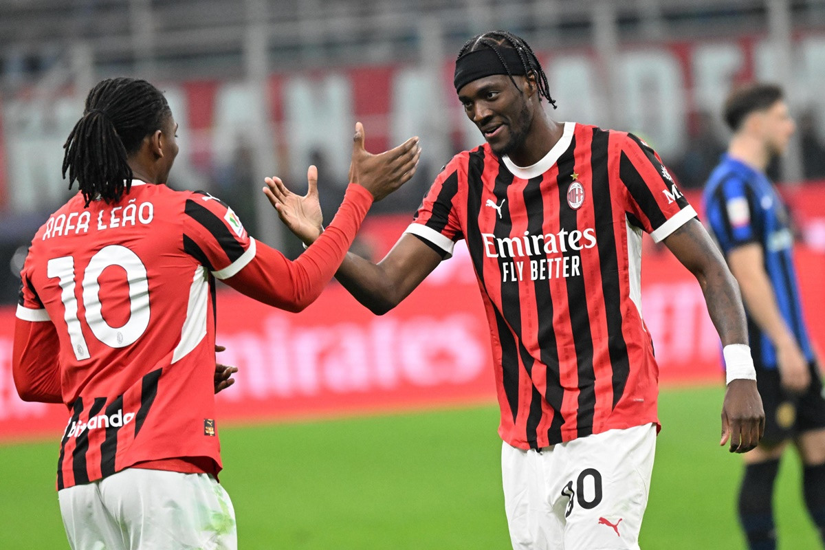 AC Milan na ljeto prodaje dvije velike zvijezde kako bi finansirao "transfer revoluciju" AC Milan na ljeto prodaje dvije velike zvijezde kako bi finansirao "transfer revoluciju"