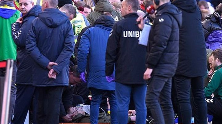 Užasne scene na Riversideu: Fudbaleru Leedsa pozlilo na klupi, hitno prebačen u bolnicu