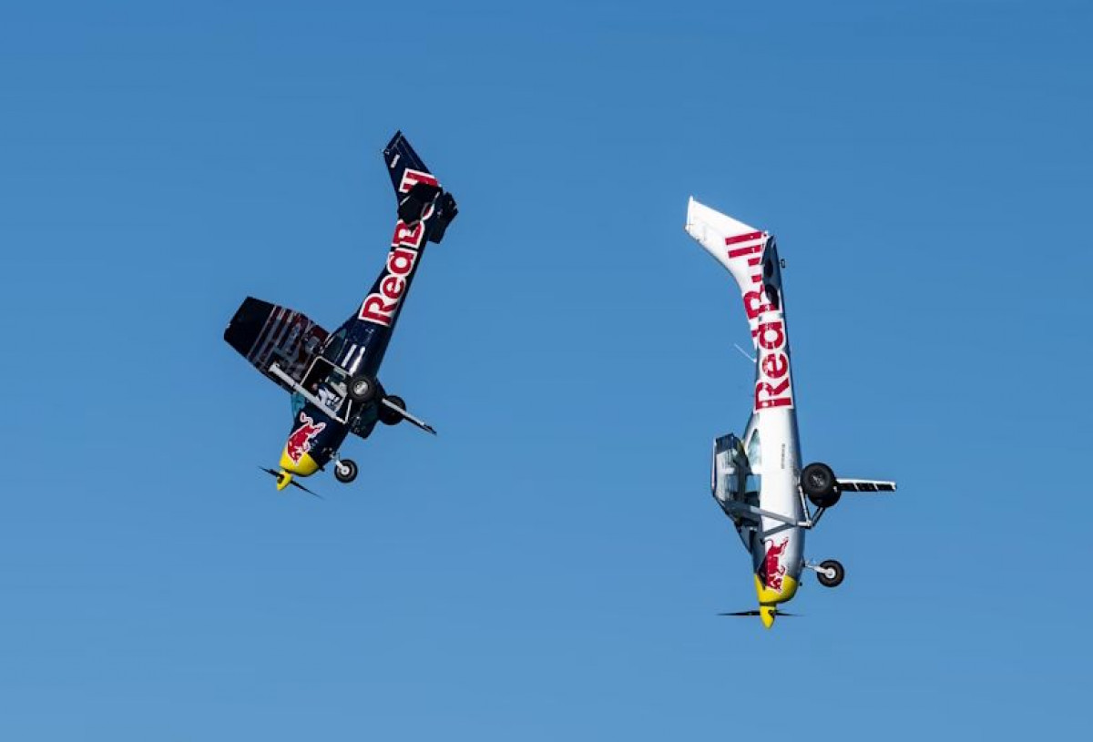 Red Bull spektakl uživo na SportSport.ba: Dvojica pilota će u letu zamijeniti avione!