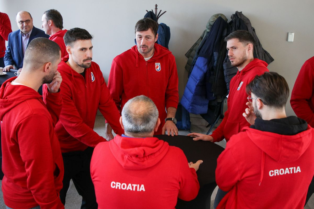Hrvati najavili ambiciozni plan, a onda ih je Duvnjak prizemljio: "Ja ne znam ništa o tome" Hrvati najavili ambiciozni plan, a onda ih je Duvnjak prizemljio: "Ja ne znam ništa o tome"