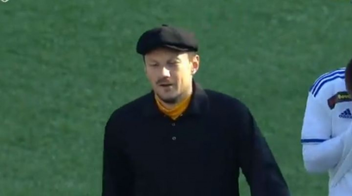 Briljantan razlog zbog kojeg je golman u Rusiji na teren izašao u crnom džemperu i s kapom na glavi
