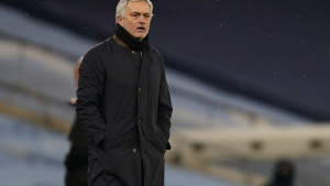 Jose Mourinho o modernim penalima: Nokat, prst, nos...