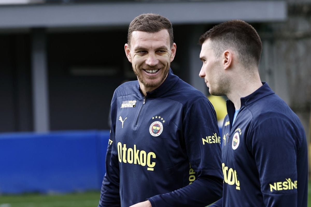 Edin Džeko poput Terminatora, Turci ostali u čudu: "Bez obzira na sve ja ću da igram" Edin Džeko poput Terminatora, Turci ostali u čudu: "Bez obzira na sve ja ću da igram"