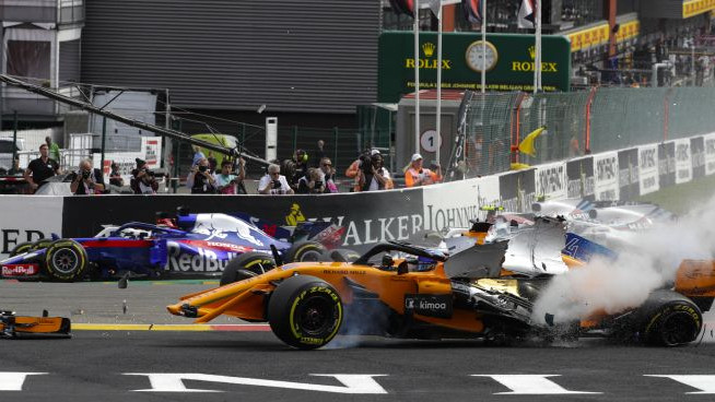 Nesreća koja je obilježila trku Formule 1: Alonso je ponovo letio po stazi!