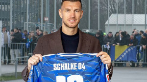 Šokantne riječi bivšeg trenera Schalkea za transfer Edina Džeke: "Mislio sam da je to samo..."