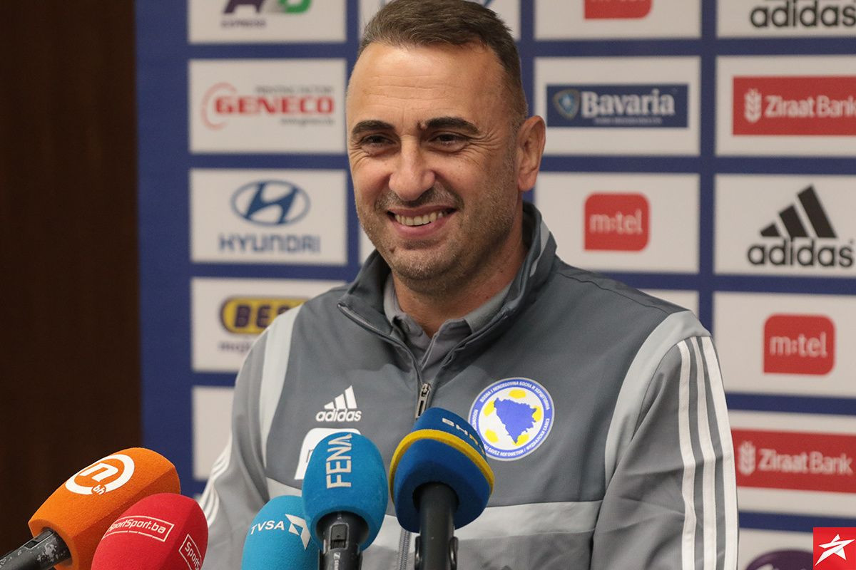 Petev: Džeko danas ide na pregled, više ćemo znati za par sati Petev: Džeko danas ide na pregled, više ćemo znati za par sati