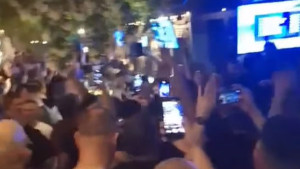 Bilo je mirno, a onda eksplozija u bečkom lokalu: "Ko ne skače mrzi Bosnu"