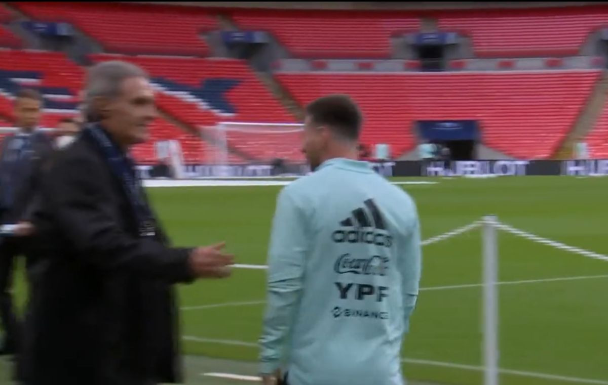 Messi se sreo licem u lice sa čovjekom koji ga stalno kritikuje, osveta nije mogla biti hladnija Messi se sreo licem u lice sa čovjekom koji ga stalno kritikuje, osveta nije mogla biti hladnija