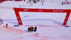 Incidenti na prvom slalomu sezone: Kristoffersen krenuo u obračun sa navijačem, reagovala policija