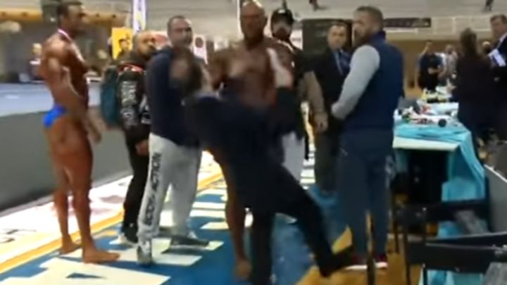 Bijesni bodybuilder nokautirao sudiju, pa pokazivao penis