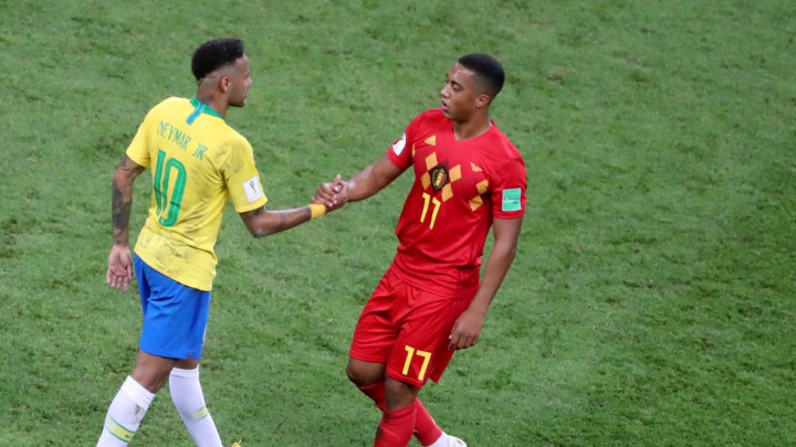 Youri Tielemans u Premier ligi! Već uslikan u opremi novog kluba