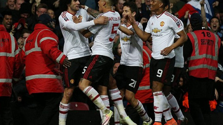 United u polufinalu: Malo sreće i za Van Gaala