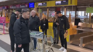 Nema ni 20, a već je milioner: Unajmio je tjelohranitelje, a glavu mu spašava majka