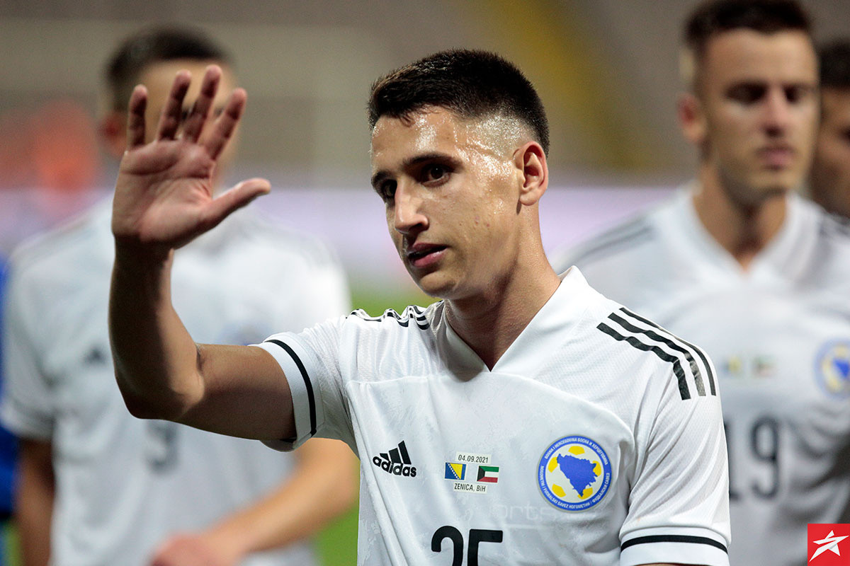 Trener NK Celje verbalno napao Luku Menala, bh. fudbaler momentalno napustio klub Trener NK Celje verbalno napao Luku Menala, bh. fudbaler momentalno napustio klub