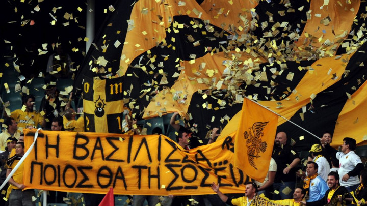 Zbog opsesije klubom dobio kaznu, AEK platio kaznu i uručio poklon