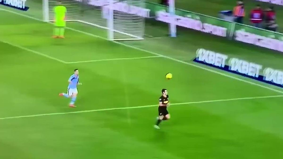 Fudbaler Inter meta ismijavanja zbog bizarnog "no-look" pasa 