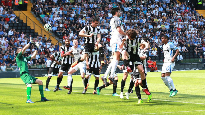 Inter pregazio Udinese i ostao u trci za Ligu prvaka