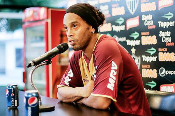 Ronaldinho izgubio ugovor sa Coca-Colom zbog Pepsija