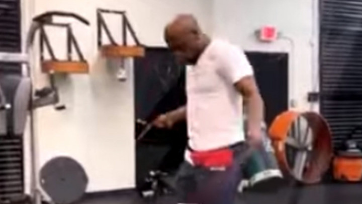 Nestvarno je šta radi Floyd Mayweather sa štrikom: Pazite, moglo bi vam se zavrtjeti