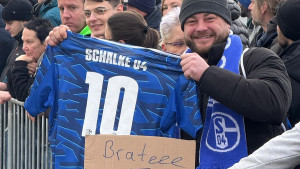 Odavno nije viđena veća ludnica: Poznato koliko je jučer Schalke prodao Džekinih dresova