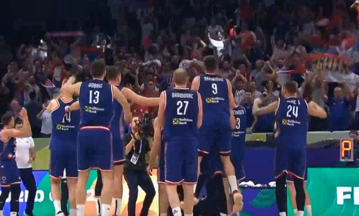 Veliko slavlje košarkaša Srbije i navijača nakon novog uspjeha
