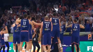 Veliko slavlje košarkaša Srbije i navijača nakon novog uspjeha