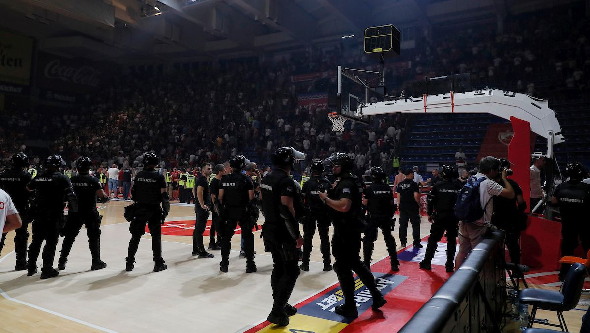 Beograd ključa, sprema se havarija: Zločesti dečki u Areni, otkrivene su njihove loše namjere Beograd ključa, sprema se havarija: Zločesti dečki u Areni, otkrivene su njihove loše namjere