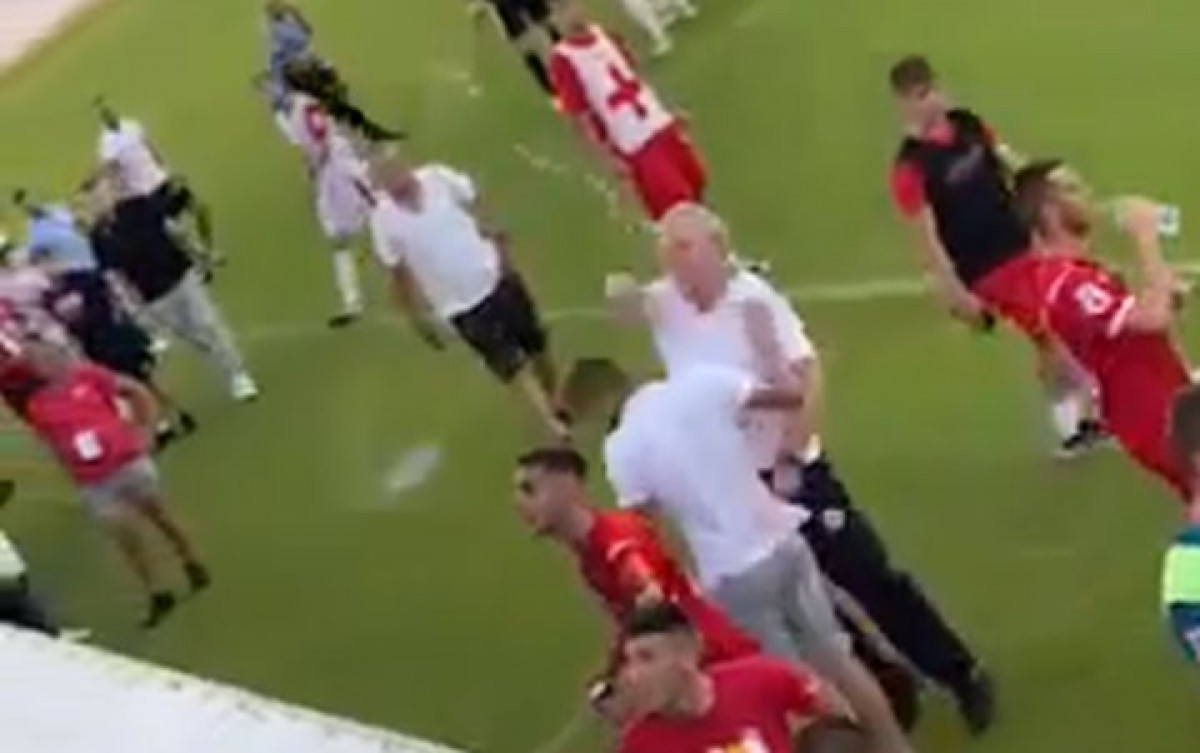 Pojavio se video na kojem se vidi sukob Amara Osima i navijača Veleža Pojavio se video na kojem se vidi sukob Amara Osima i navijača Veleža
