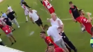 Pojavio se video na kojem se vidi sukob Amara Osima i navijača Veleža