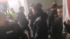 Incident navijača Srbije s policijom: Nije im dozvoljeno unošenje transparenta o Kosovu