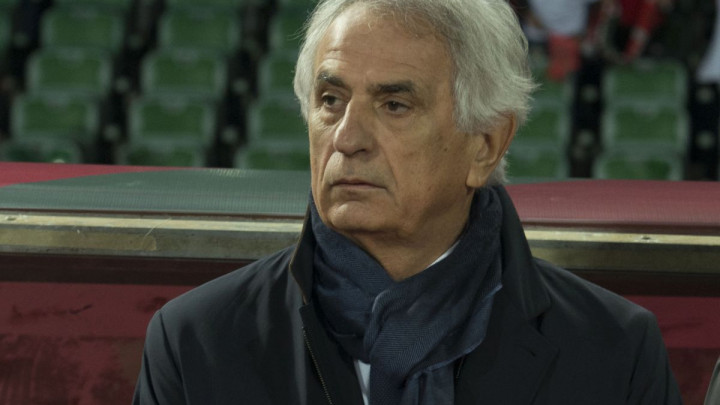 Vahid Halilhodžić u nevjerici pratio šta njegovi igrači rade na terenu