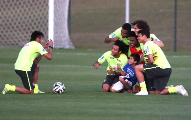 Neymar dječaka koji je utrčao na teren spasio od zaštitara