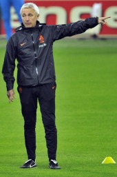 Van Marwijk želi raditi u Španiji ili Engleskoj Van Marwijk želi raditi u Španiji ili Engleskoj