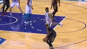 Forma je prolazna, a klasa je vječna: Vince Carter zaludio javnost svojim potezom