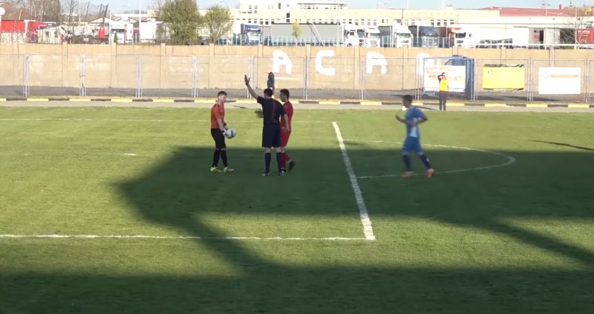 Nesvakidašnji gol u Prvoj ligi RS: Pogledajte zbog čega je sudija svirao "indirekt" Nesvakidašnji gol u Prvoj ligi RS: Pogledajte zbog čega je sudija svirao "indirekt"
