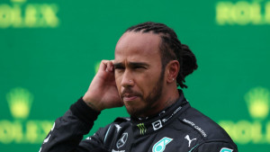 Hamilton ljut što ga je ekipa pozvala u boks: "Pomalo frustrirajuće..."