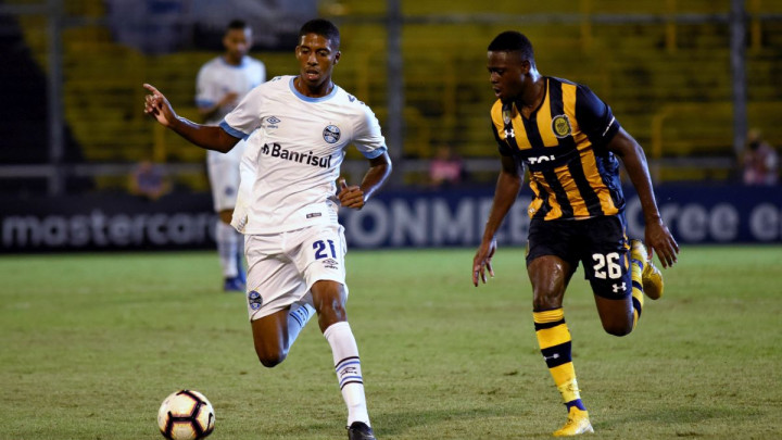 Brazilski fudbaler sina nazvao Anelka Adebayor