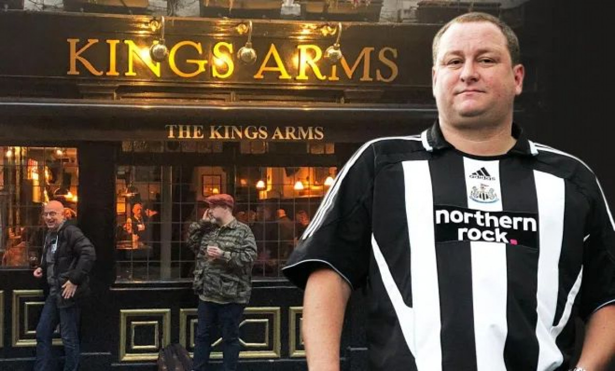 Prodao Newcastle za 300 miliona funti, a u pubu se osramotio kao niko kad je dao bakšiš konobarici Prodao Newcastle za 300 miliona funti, a u pubu se osramotio kao niko kad je dao bakšiš konobarici