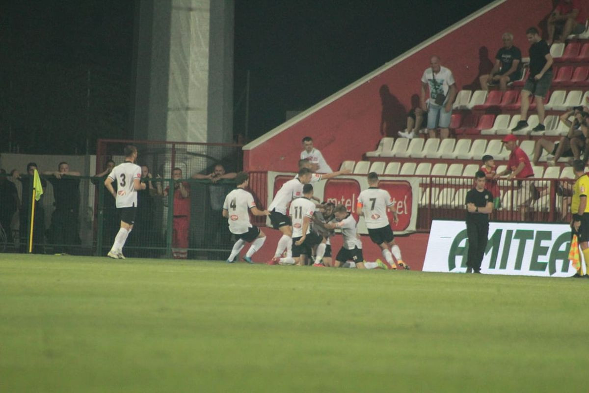 Dženis Beganović zaledio stadion Rođeni Dženis Beganović zaledio stadion Rođeni