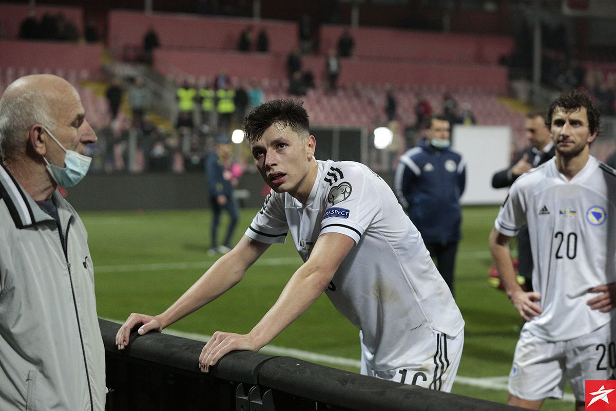 Prvi bh. reprezentativac koji je "okrenuo leđa" Ahmedhodžiću Prvi bh. reprezentativac koji je "okrenuo leđa" Ahmedhodžiću