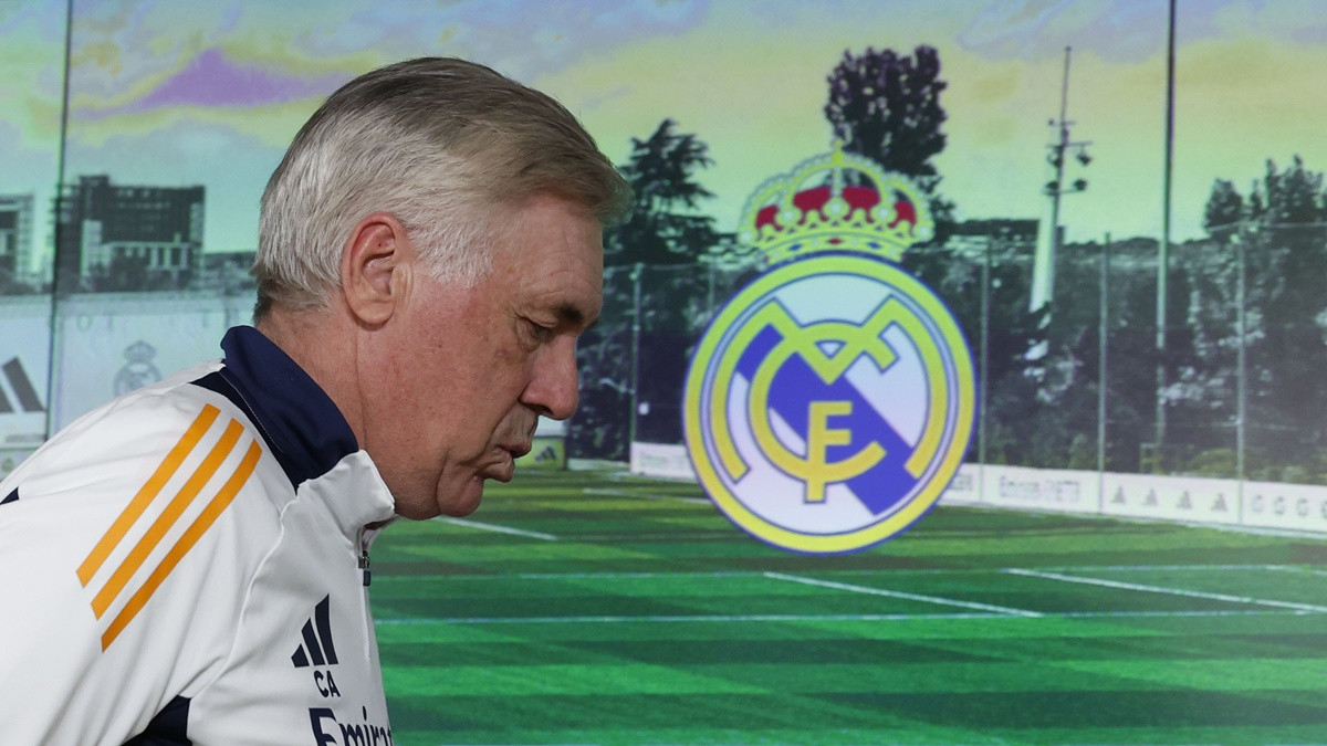 Carlo Ancelotti ponosno pozirao s poklonom koji je dobio od Reala, razlog će pamtiti dok je živ Carlo Ancelotti ponosno pozirao s poklonom koji je dobio od Reala, razlog će pamtiti dok je živ