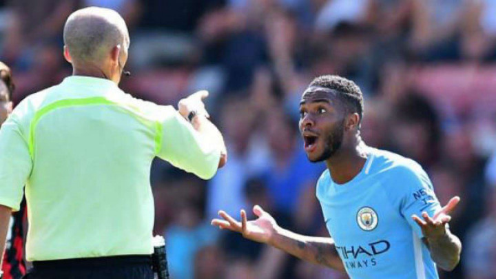 Ukoliko vam sudi Mike Dean možete dobiti crveni karton za proslavu gola, ali ne i za krvnički start