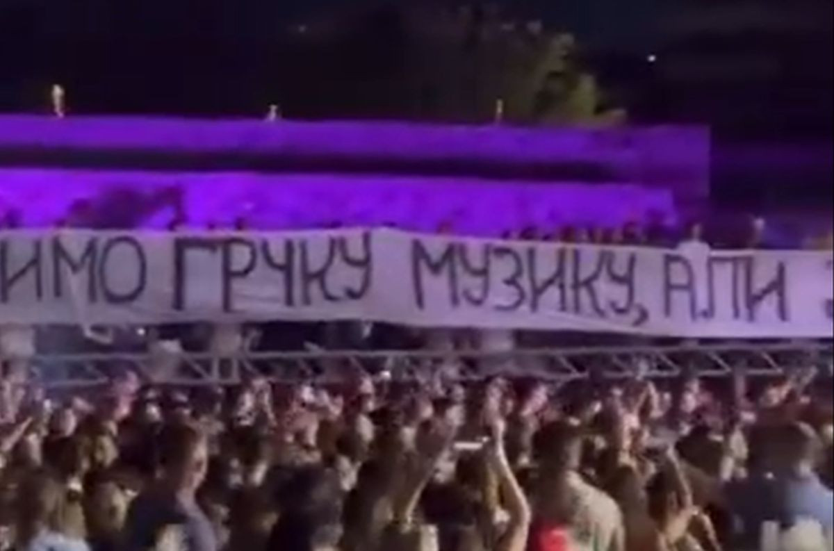 Parola navijača Borca na koncertu u Banjaluci privukla pozornost: Šta će na sve reći Grci? Parola navijača Borca na koncertu u Banjaluci privukla pozornost: Šta će na sve reći Grci?